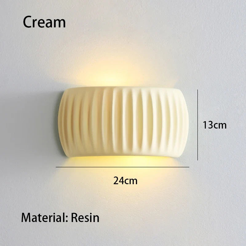 French Resin Wall Lamp – Textured Modern Sconce for Elegant Ambient Lighting
