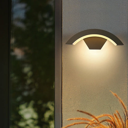 Sleek Modern Outdoor Wall Light – IP65 Waterproof LED Fixture