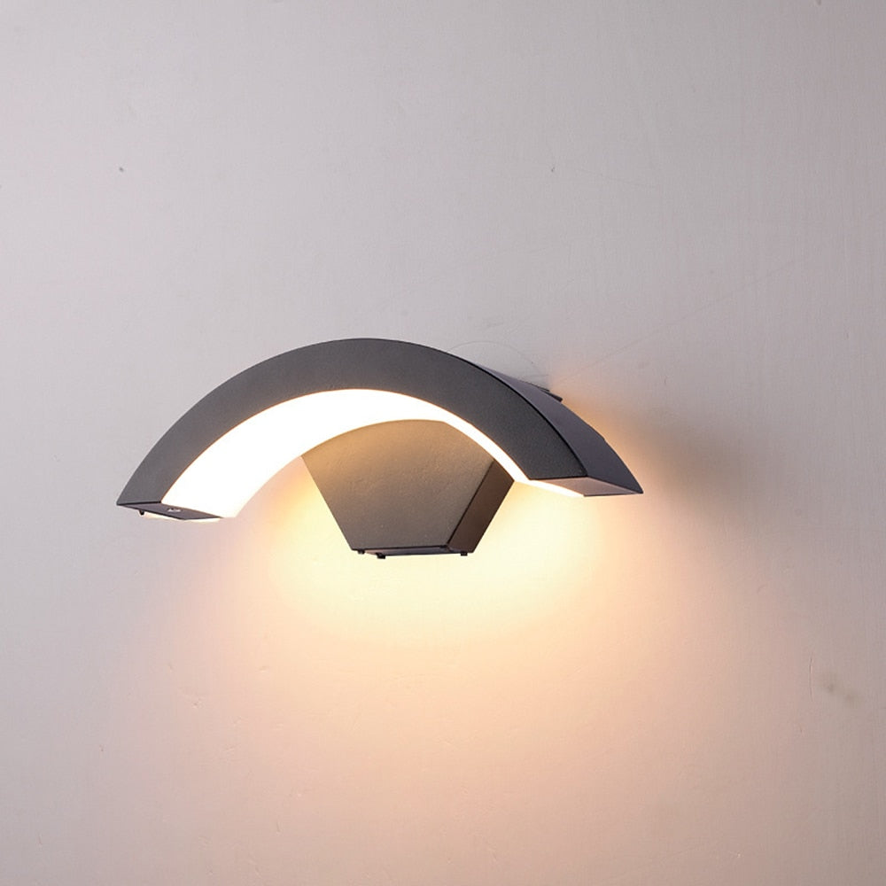 Sleek Modern Outdoor Wall Light – IP65 Waterproof LED Fixture