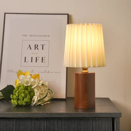 Medieval Pleated Table Lamp with Nordic Wood Base – Rustic-Elegant Lighting for Cozy Spaces