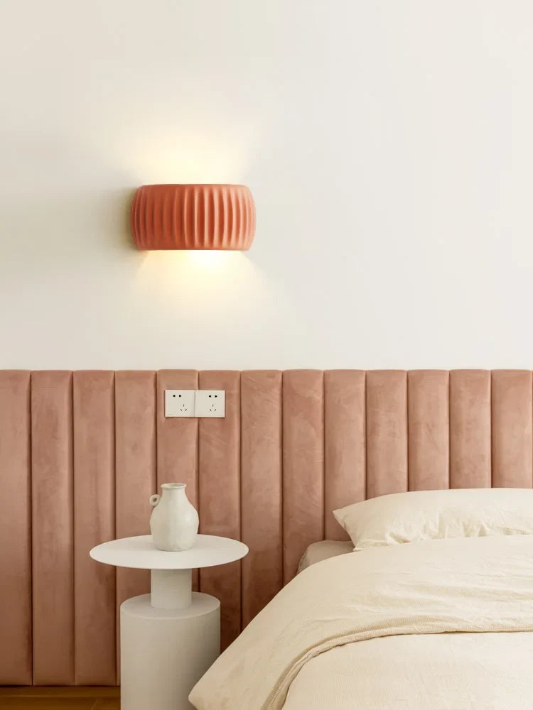 French Resin Wall Lamp – Textured Modern Sconce for Elegant Ambient Lighting
