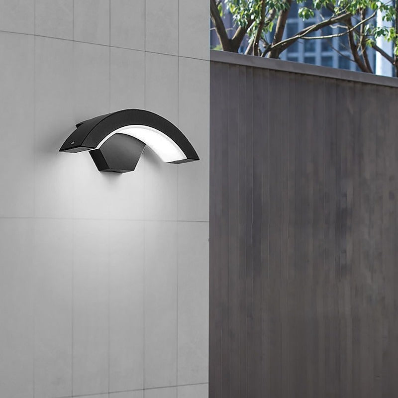 Sleek Modern Outdoor Wall Light – IP65 Waterproof LED Fixture