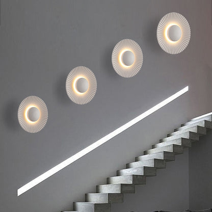 Hasna SunRay Wall Lamp — Contemporary Metallic Sun Design for a Radiant Glow