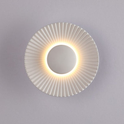 Hasna SunRay Wall Lamp — Contemporary Metallic Sun Design for a Radiant Glow
